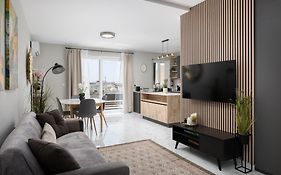 Modern 2Br Cosy Apartment With Large Terrace - Close To Manoel Island & Tigne Shopping Mall