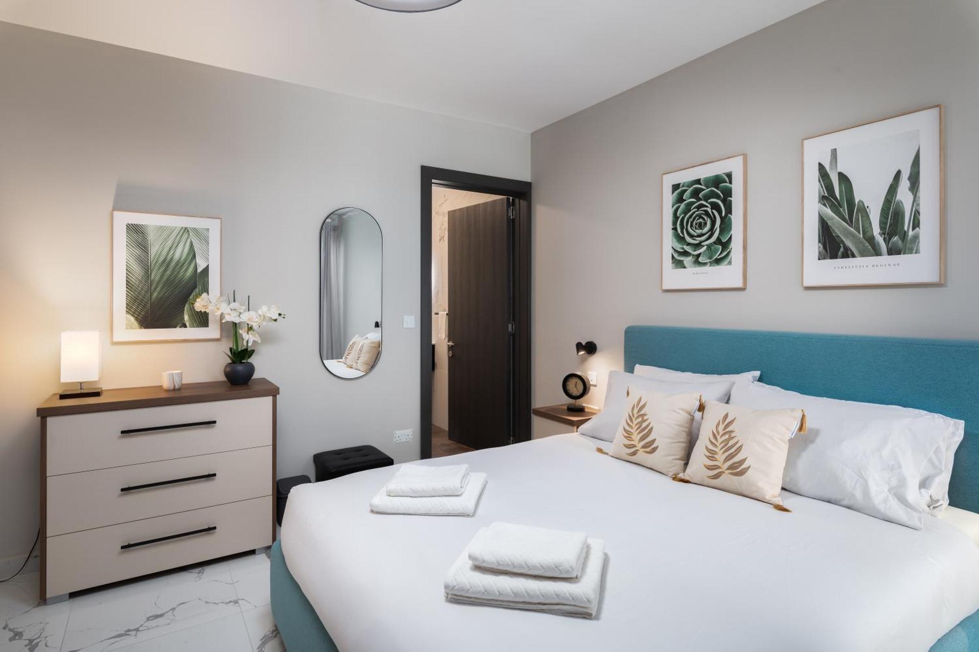 Modern 2Br Cosy Apartment With Large Terrace - Close To Manoel Island & Tigne Shopping Mall Sliema Zewnętrze zdjęcie