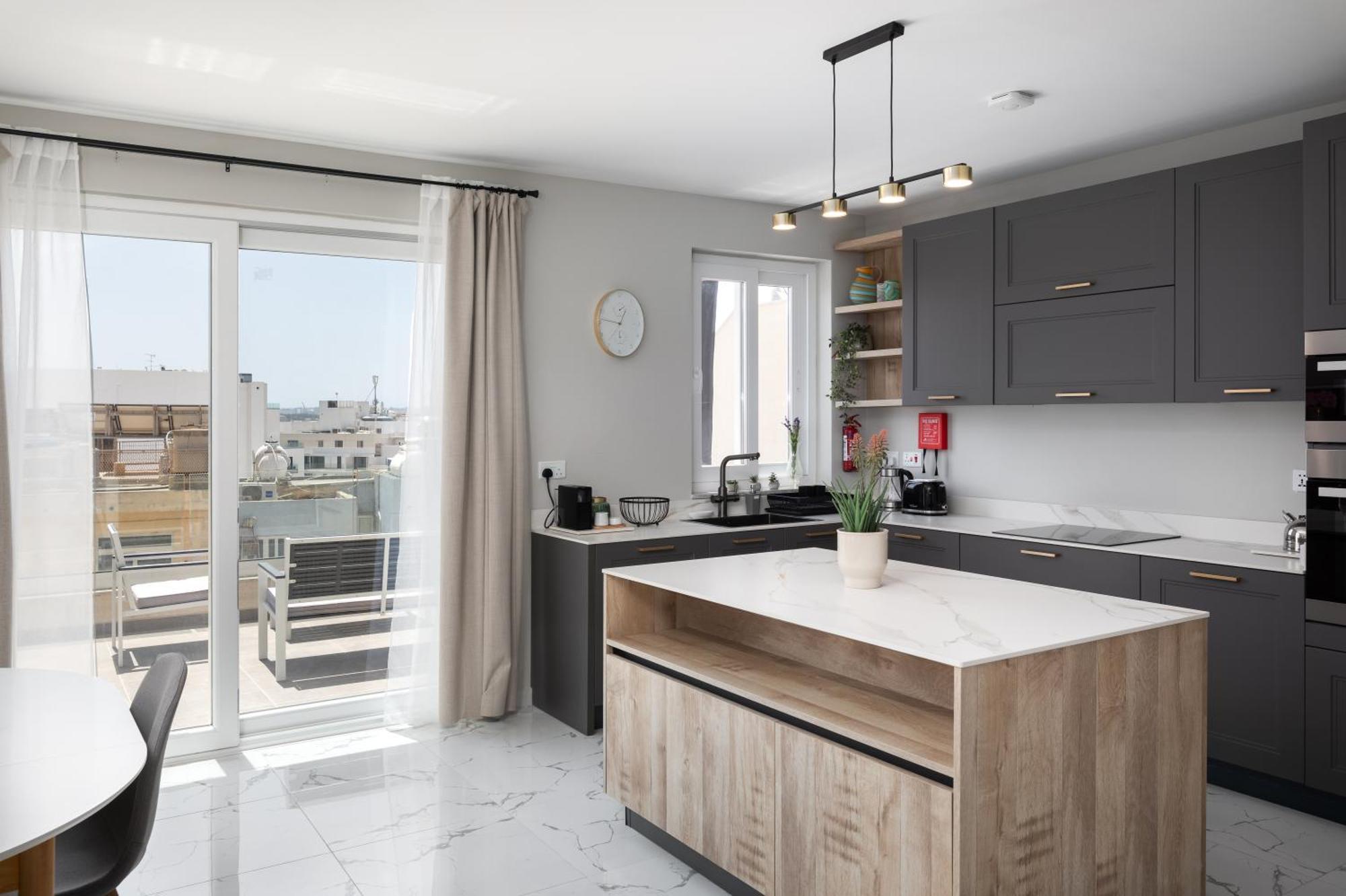 Modern 2Br Cosy Apartment With Large Terrace - Close To Manoel Island & Tigne Shopping Mall Sliema Zewnętrze zdjęcie