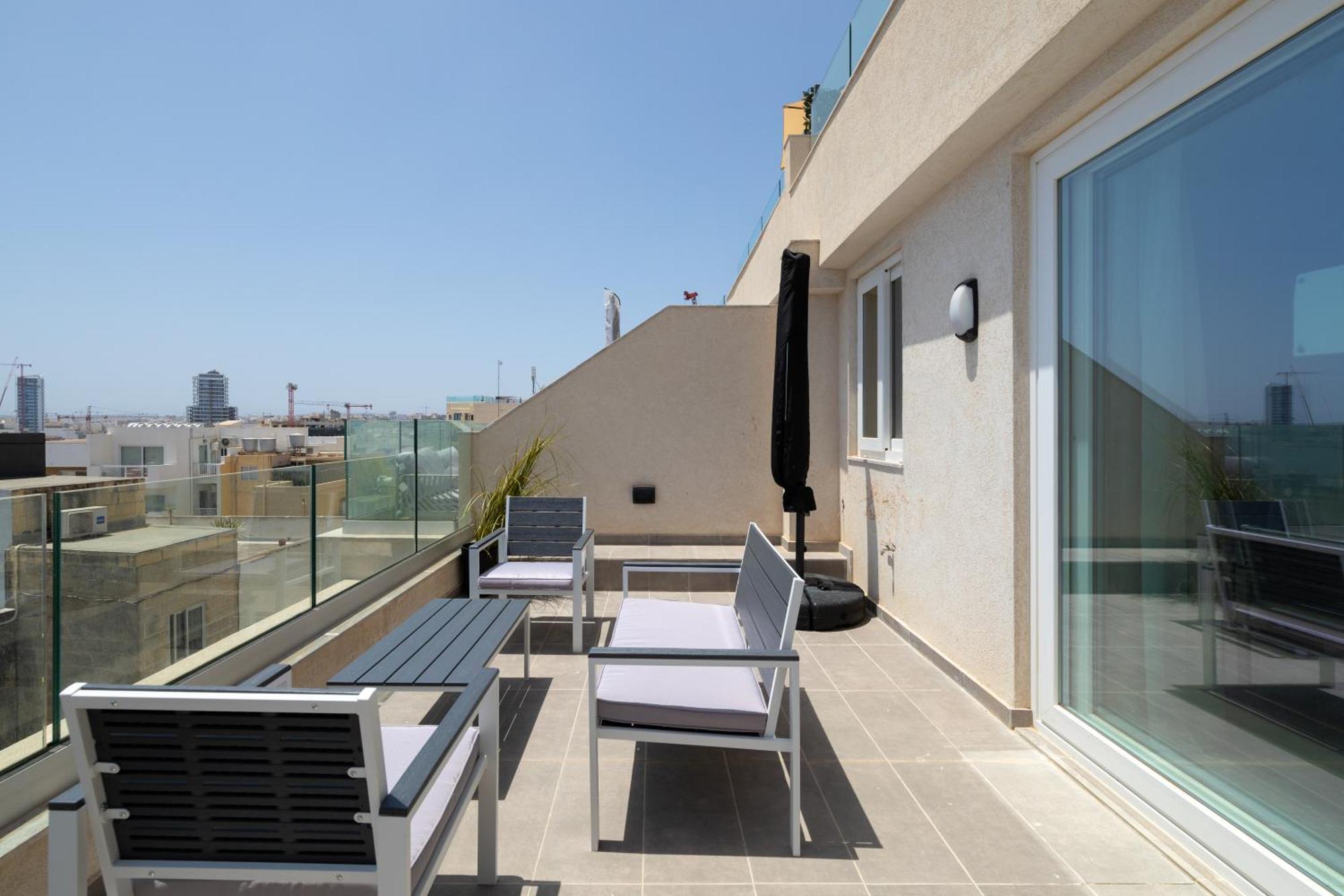 Modern 2Br Cosy Apartment With Large Terrace - Close To Manoel Island & Tigne Shopping Mall Sliema Zewnętrze zdjęcie